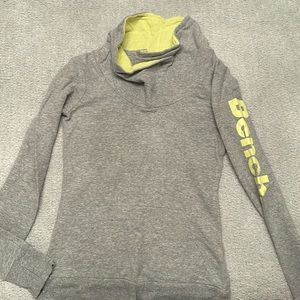 Long sleeve Bench shirt. Size xs